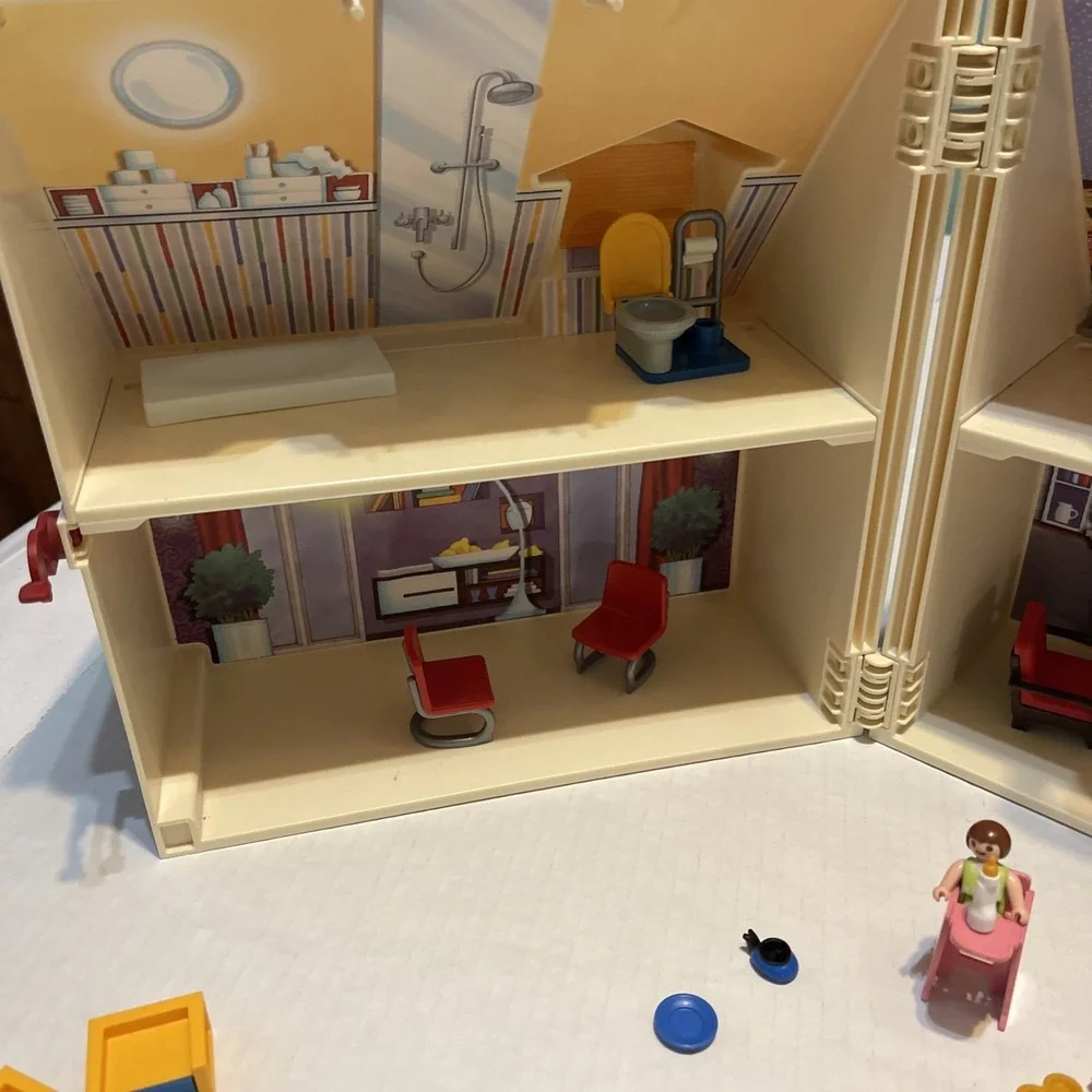 Playmobil Dollhouse 2005 Folding Take Along Play House w/People And‎ Accessories